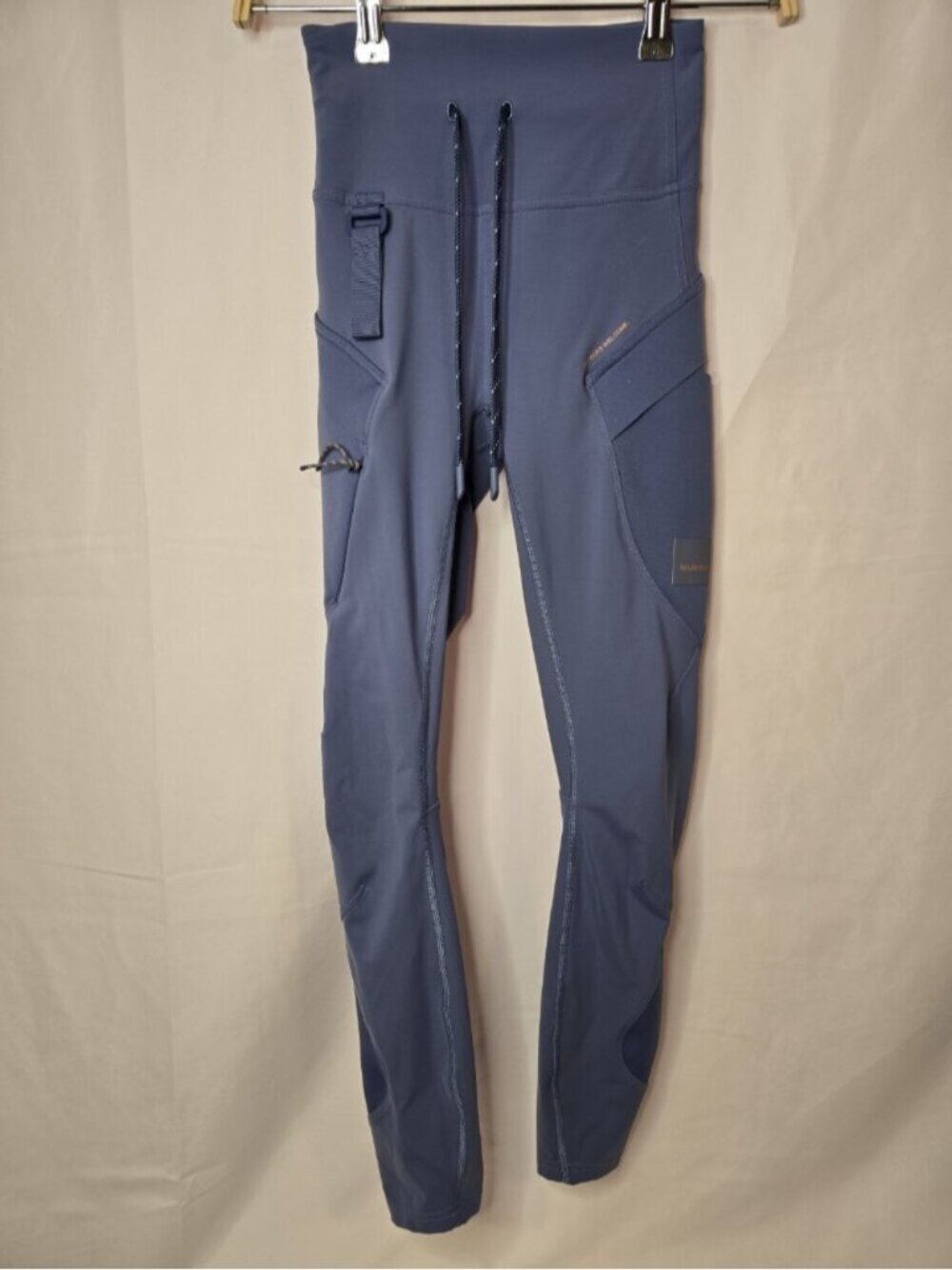 Lululemon Cargo Super High Rise Hiking Tights 25” Size 2 Water Drop